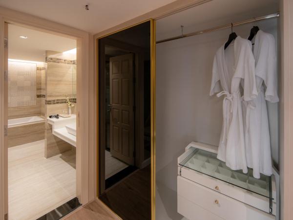 Alexander Hotel : photo 5 de la chambre suite - vue sur ville