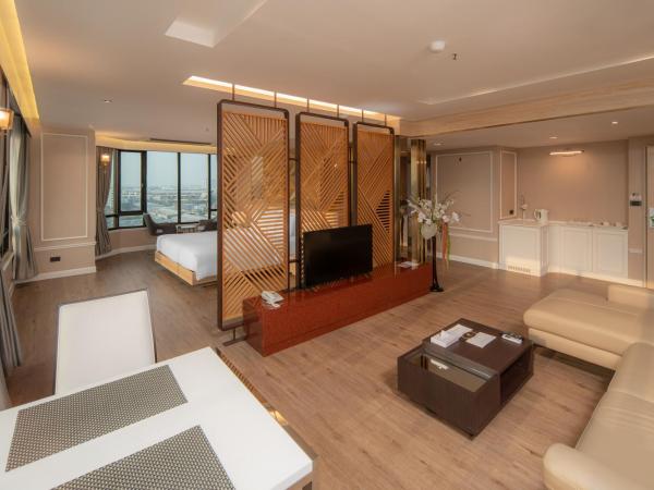 Alexander Hotel : photo 3 de la chambre suite - vue sur ville