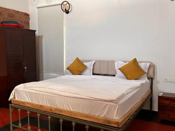 2 BR Farm with Pool and Meals : photo 9 de la chambre chambre lit king-size deluxe