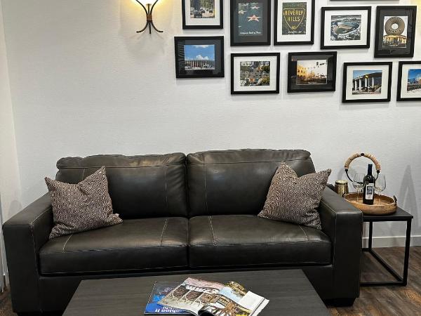 Bungalow #1 and Bungalow #2 ONE Price-West LA Location : photo 2 de la chambre chambre double avec salle de bains privative