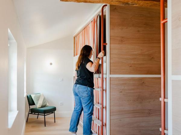 CENTRAL LA ROCHELLE : photo 4 de la chambre dortoir mixte de 10 lits avec salle d'eau