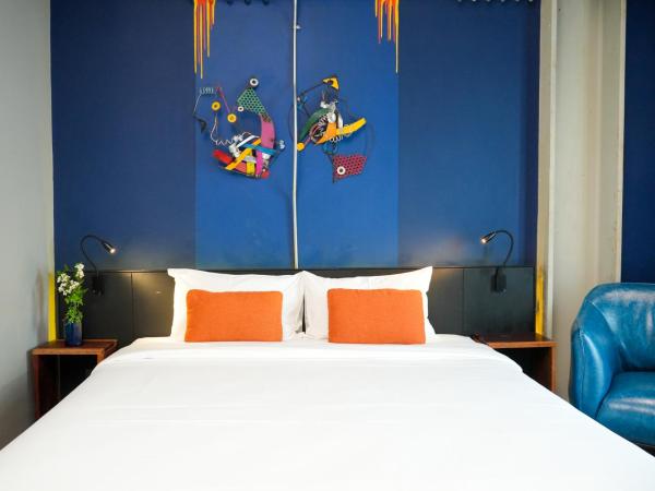 Mestyle Garage Hotel : photo 1 de la chambre chambre double standard avec balcon