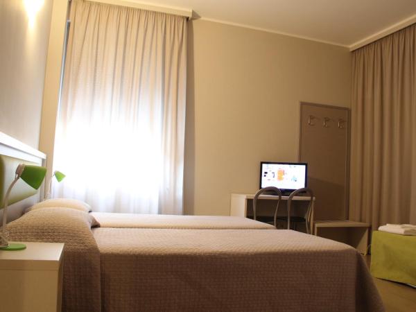 Hotel Due Giardini : photo 5 de la chambre chambre lits jumeaux Économique avec salle de bains commune - bâtiment séparé