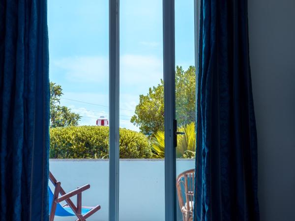 Hotel Villa Sarah : photo 9 de la chambre chambre double supérieure avec balcon et vue sur le jardin