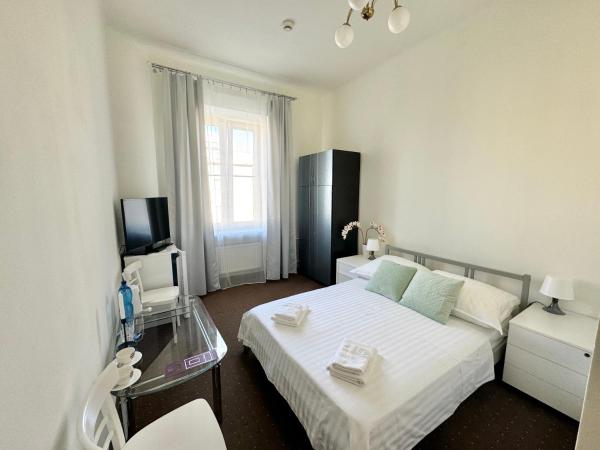 Hotel Mazowiecki WOW : photo 4 de la chambre chambre double avec salle de bains commune