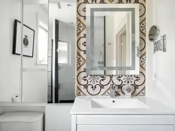 Vihome-119- Double bedrooms on up or 3 bedrooms in basement near Eglinton subway station : photo 10 de la chambre chambre lit queen-size deluxe