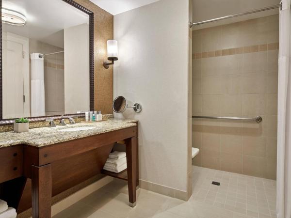 JW Marriott San Antonio Hill Country Resort & Spa : photo 4 de la chambre queen room with two queen beds, transfer shower and juliet balcony - mobility and hearing accessible