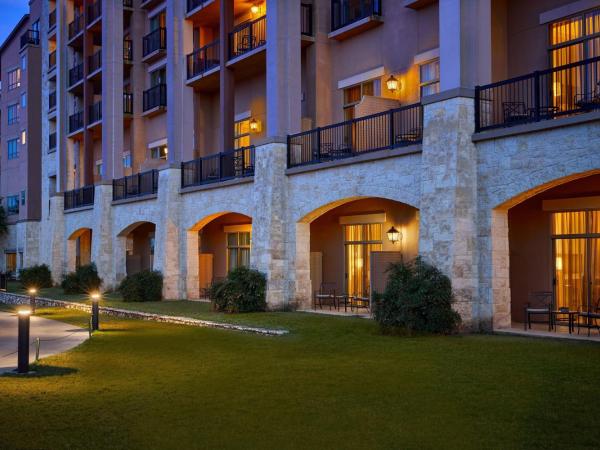 JW Marriott San Antonio Hill Country Resort & Spa : photo 3 de la chambre walkout to pool, guest room, 1 king, sofa bed