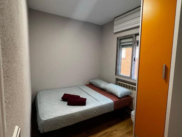 Bed VALLECAS : photo 2 de la chambre chambre double avec salle de bains commune