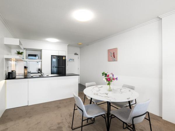 South bank Serviced Apartments : photo 6 de la chambre two-bedroom apartment with balcony and two bathrooms