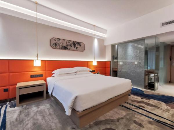 Landmark International Hotel : photo 1 de la chambre chambre lit king-size deluxe