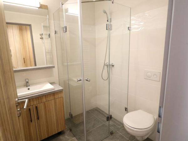 Budafoki Sporthotel : photo 4 de la chambre chambre double avec salle de bains privative