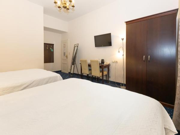 Hotel Viktoria Schönbrunn : photo 3 de la chambre chambre quadruple Économique - sous-sol