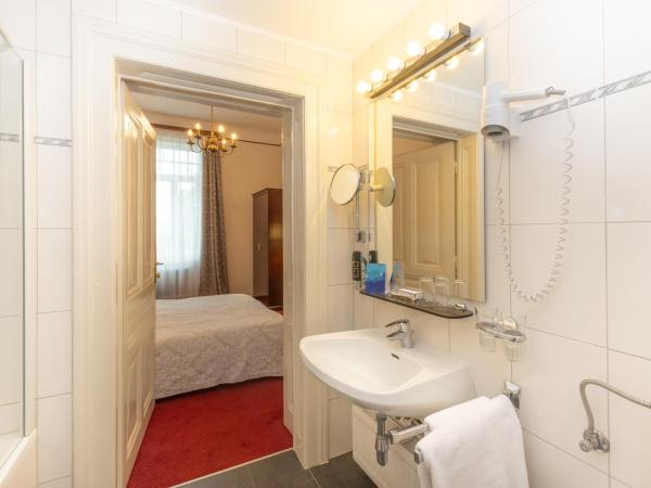 Hotel Viktoria Schönbrunn : photo 3 de la chambre chambre double deluxe (2 adultes + 1 enfant)