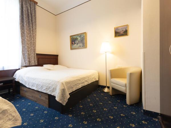 Hotel Viktoria Schönbrunn : photo 9 de la chambre chambre quadruple