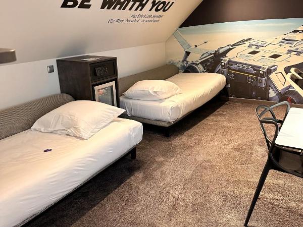 Hôtel Kyriad Rennes Centre Gare : photo 1 de la chambre hébergement 1 lit double et 2 lits simples