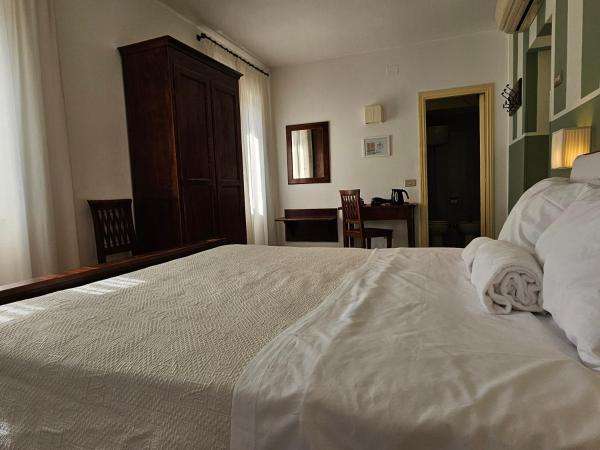 Hotel Rosalba Perugia : photo 3 de la chambre chambre lits jumeaux