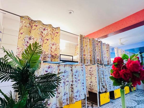 Hotel Moon Light Palace : photo 7 de la chambre lit dans dortoir pour hommes