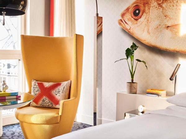 Andaz Amsterdam Prinsengracht - a concept by Hyatt : photo 8 de la chambre chambre lit king-size deluxe - vue sur jardin