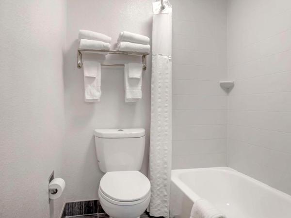 Comfort Suites Nashville Airport - BNA : photo 7 de la chambre suite double avec 2 lits doubles - non-fumeurs