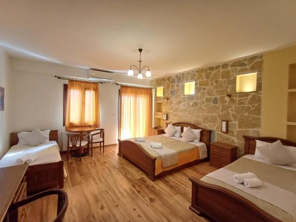 Agnantio : photo 3 de la chambre chambre quadruple supérieure avec balcon - vue sur lac