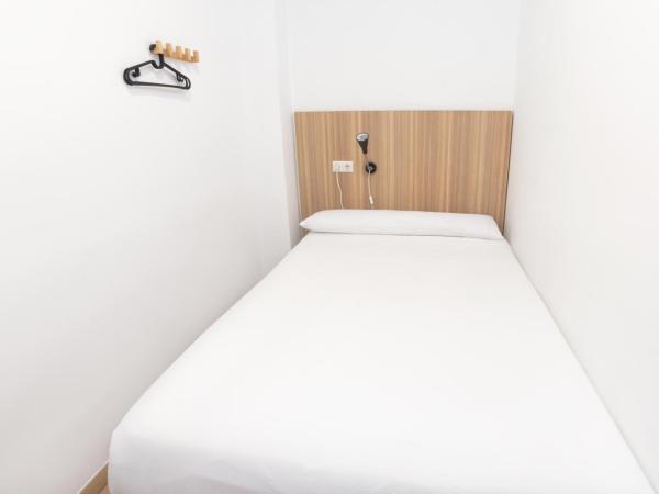 Hostal Siesta & Go Nuevos Ministerios : photo 1 de la chambre chambre lit queen-size