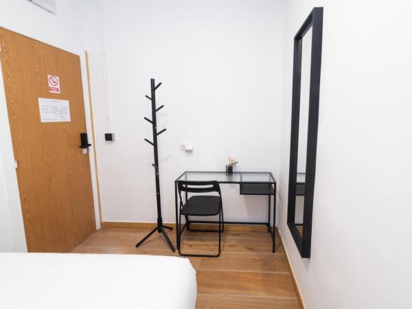 Hostal Siesta & Go Nuevos Ministerios : photo 3 de la chambre chambre lit queen-size