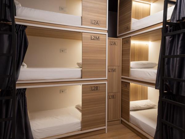 Hostal Siesta & Go Nuevos Ministerios : photo 1 de la chambre lit superposé dans dortoir mixte