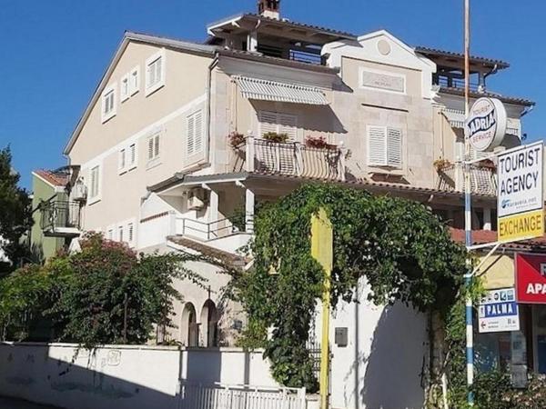 Rooms and Apartments Porto del Mar B & B : photo 3 de la chambre appartement 2 chambres avec terrasse et vue sur la mer