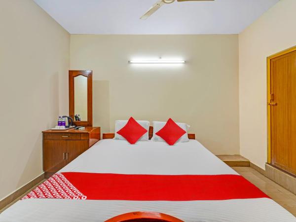 Hotel O KGT Guest House : photo 6 de la chambre chambre triple classique