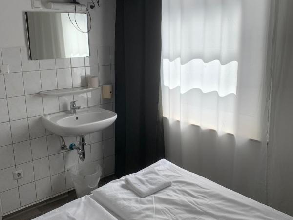 Hotel Bee Fang : photo 2 de la chambre chambre double avec douche et toilettes communes