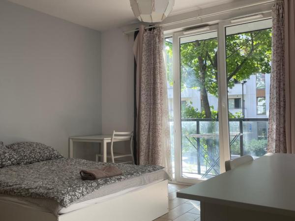 airport cybernetyki2 inn : photo 5 de la chambre chambre double avec toilettes communes