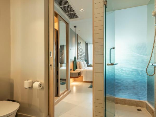 Holiday Inn Pattaya, an IHG Hotel : photo 1 de la chambre standard king room with pattaya beach view and bay tower