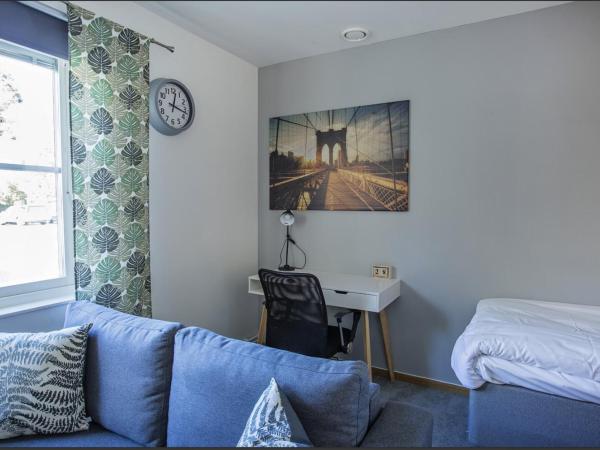 Forenom Hostel Gothenburg Säve : photo 5 de la chambre chambre lits jumeaux avec salle de bains privative séparée