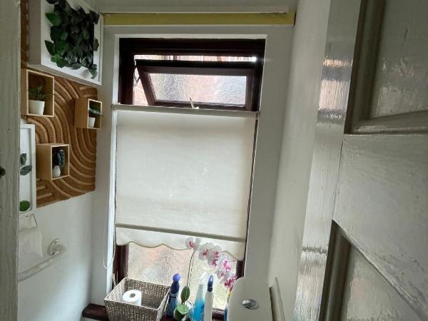 House in Antrim road : photo 5 de la chambre chambre double avec salle de bains commune