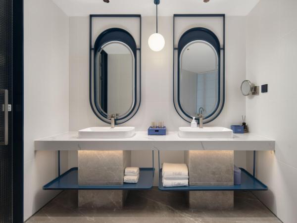 广州番禺万博中心舒与酒店 : photo 1 de la chambre studio avec baignoire spa