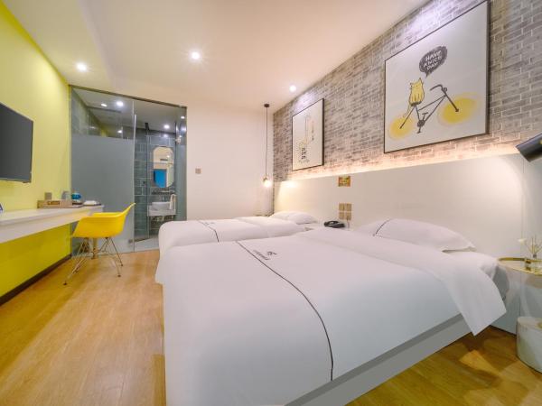 QiQiaoWu Fashion Hotel - Beijing Songjiazhuang Subway Station : photo 1 de la chambre chambre lits jumeaux deluxe