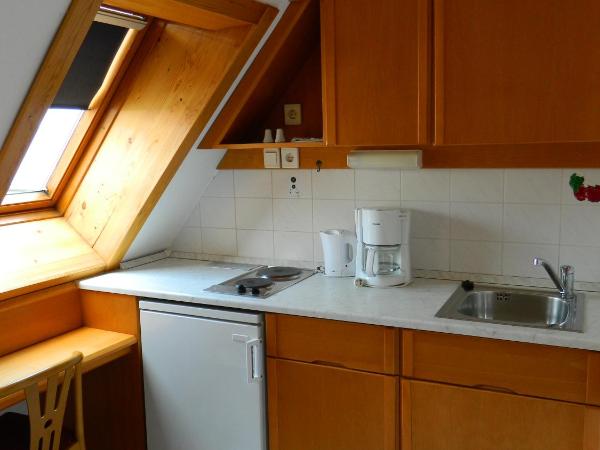 Hotel Kalma : photo 3 de la chambre chambre double avec lit d'appoint