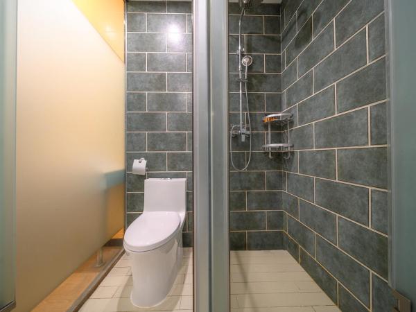 QiQiaoWu Fashion Hotel - Beijing Songjiazhuang Subway Station : photo 4 de la chambre chambre lit queen-size deluxe