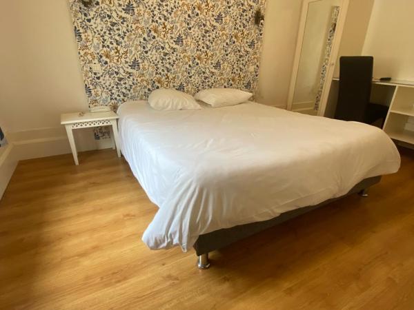 Logis Hôtel de la Tour : photo 4 de la chambre chambre double