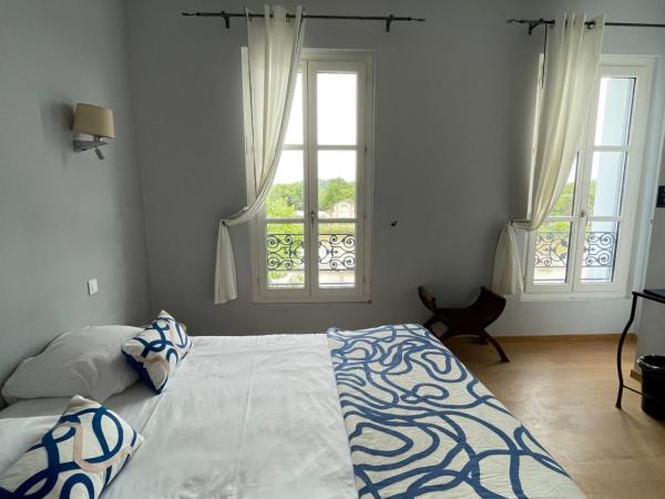 Logis Hôtel de la Tour : photo 1 de la chambre chambre double deluxe avec balcon