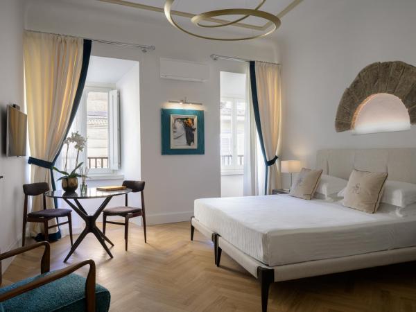 Tornabuoni Suites Collection Residenza D'Epoca : photo 6 de la chambre deluxe suite with hydromassage bathtub and shower