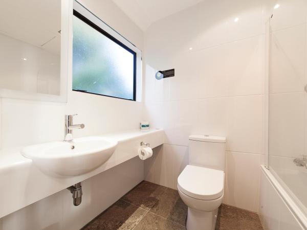 Lakeland Resort Taupo : photo 4 de la chambre studio supérieur avec baignoire spa