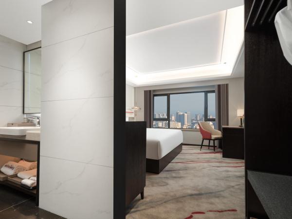 Mövenpick by Accor Binjiang Nanjing : photo 1 de la chambre chambre lit king-size Élégante