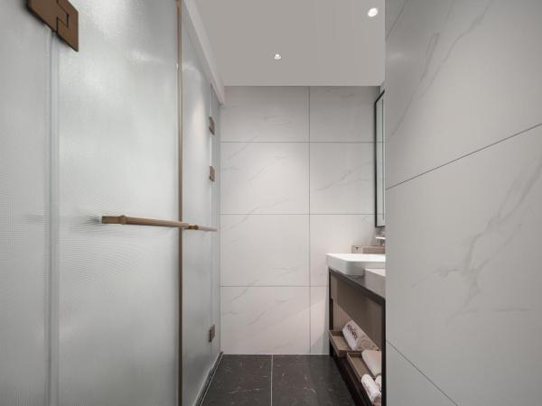 Mövenpick by Accor Binjiang Nanjing : photo 4 de la chambre chambre lit king-size Élégante