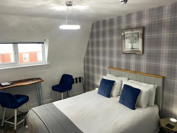 The Fossil Tree Hotel : photo 3 de la chambre chambre double - vue partielle sur mer.