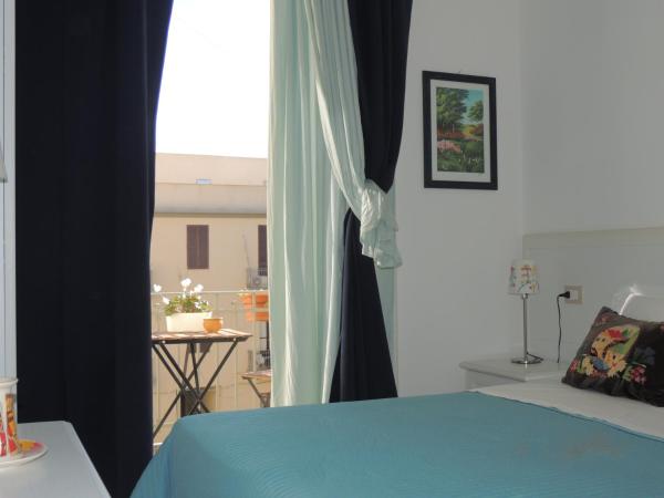 B&B Nike - Rooms Only : photo 8 de la chambre chambre double ou lits jumeaux avec balcon