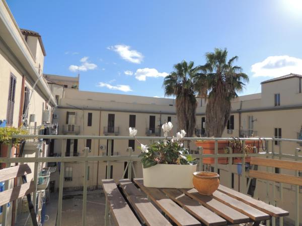 B&B Nike - Rooms Only : photo 7 de la chambre chambre double ou lits jumeaux avec balcon