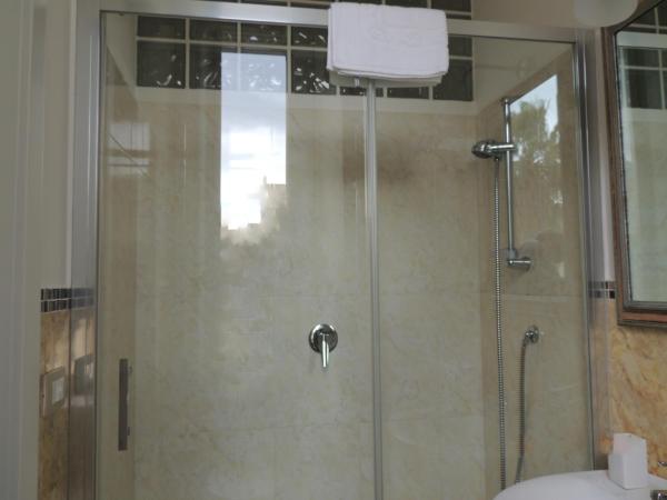 B&B Nike - Rooms Only : photo 5 de la chambre chambre triple avec balcon