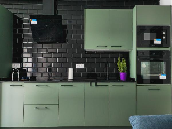 Málaga Central Stay Guest House : photo 3 de la chambre chambre double avec salle de bains privative extérieure